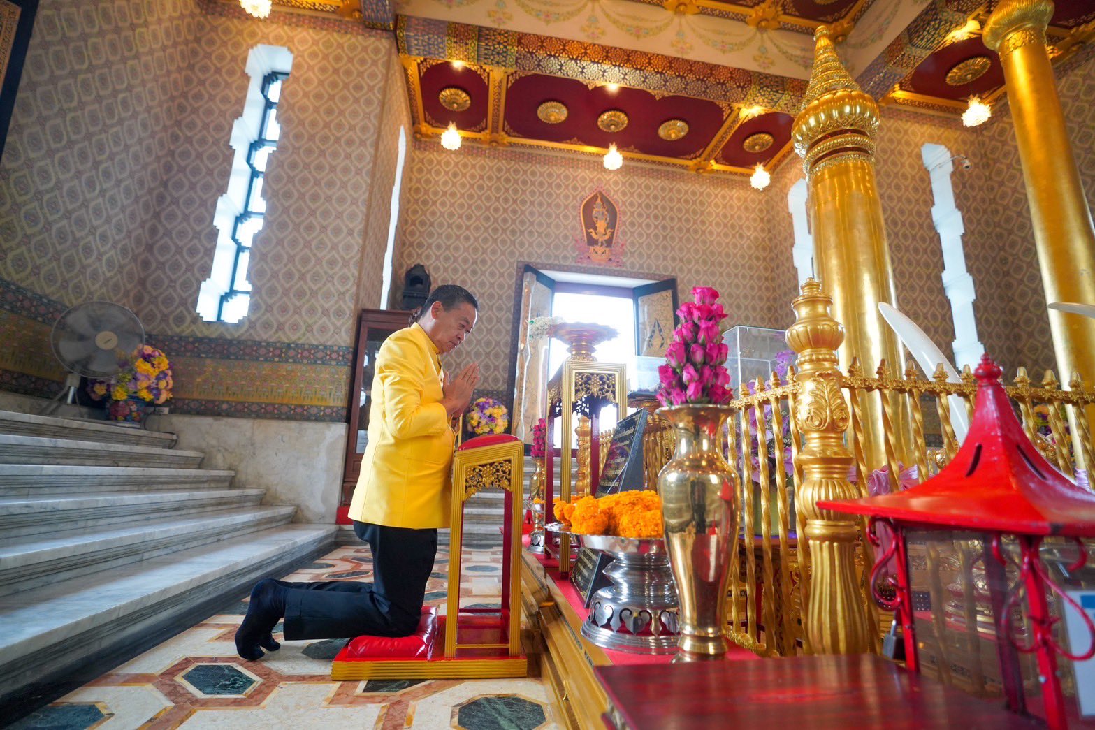 “นายกฯ” สักการะศาลหลักเมือง เพื่อความเป็นสิริมงคล 