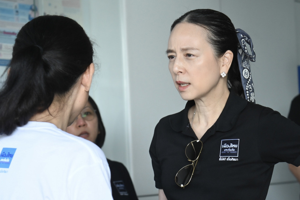 มาดามแป้ง CEO “เมืองไทยประกันภัย” ส่งรถยก รถลาก ลงพื้นที่หาดใหญ่ เร่งช่วยเหลือลูกค้า