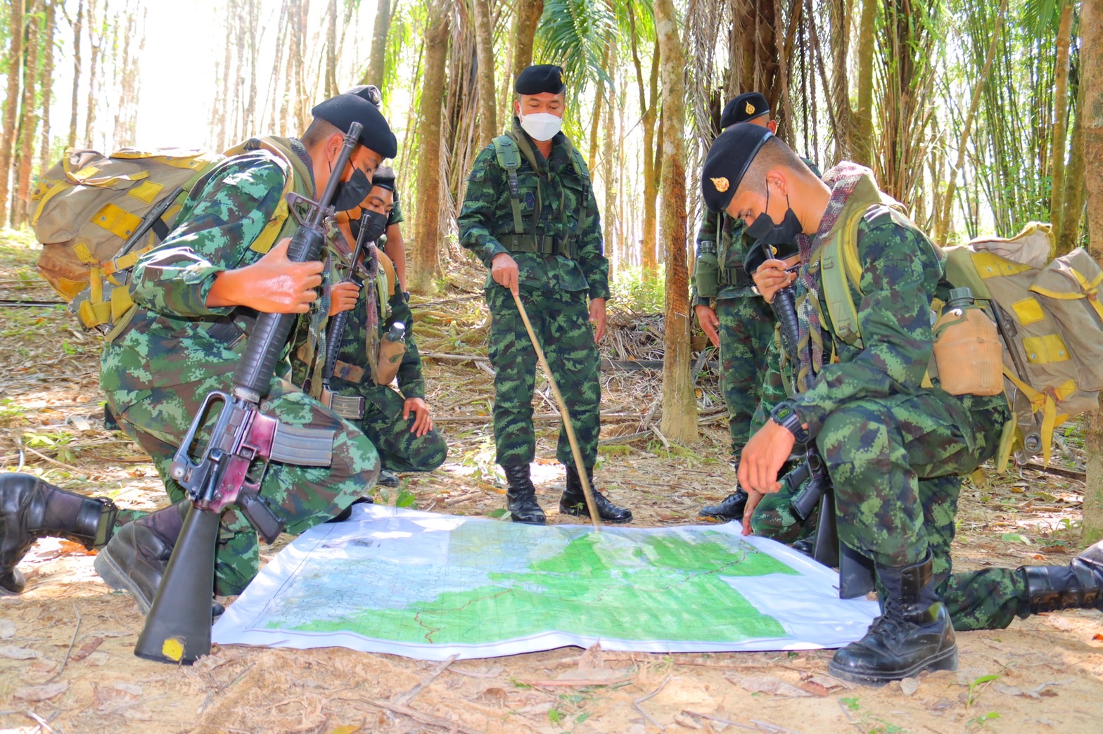 ทหารกองกำลังเทพสตรี ตรวจเยี่ยมแนวชายแดนไทยเมียนมา
