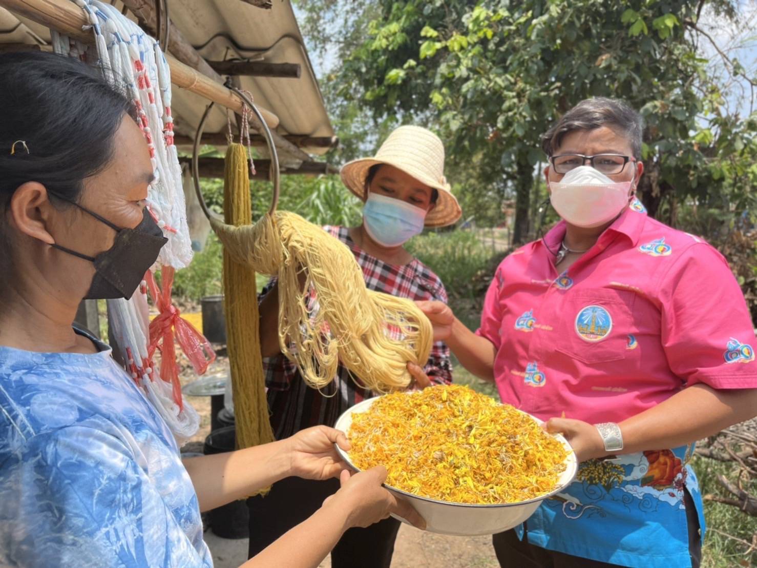 เกษตรยโสธรลงพื้นที่ติดตามการแปรรูปผลผลิตทางการเกษตรวิสาหกิจชุมชน