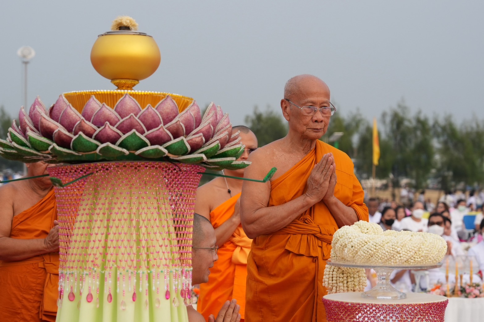 พระธรรมยาตรา 1,141 รูป เจริญสมาธิภาวนาถวายในหลวง ณ อนุสรณ์สถานบางปลา