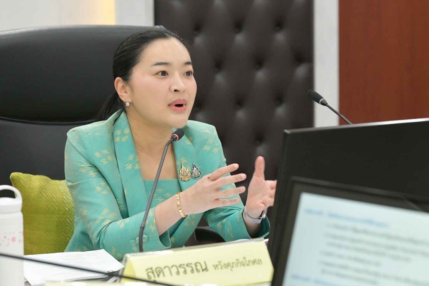 “รมว.สุดาวรรณ” ขอความร่วมมือบุคลากร อว. บริจาคเลือดสำรองและสิ่งของให้ทหารและผู้ป่วย พร้อมสั่งให้ทุกมหาวิทยาลัยในสังกัดเปิดศูนย์พักพิงชั่วคราว