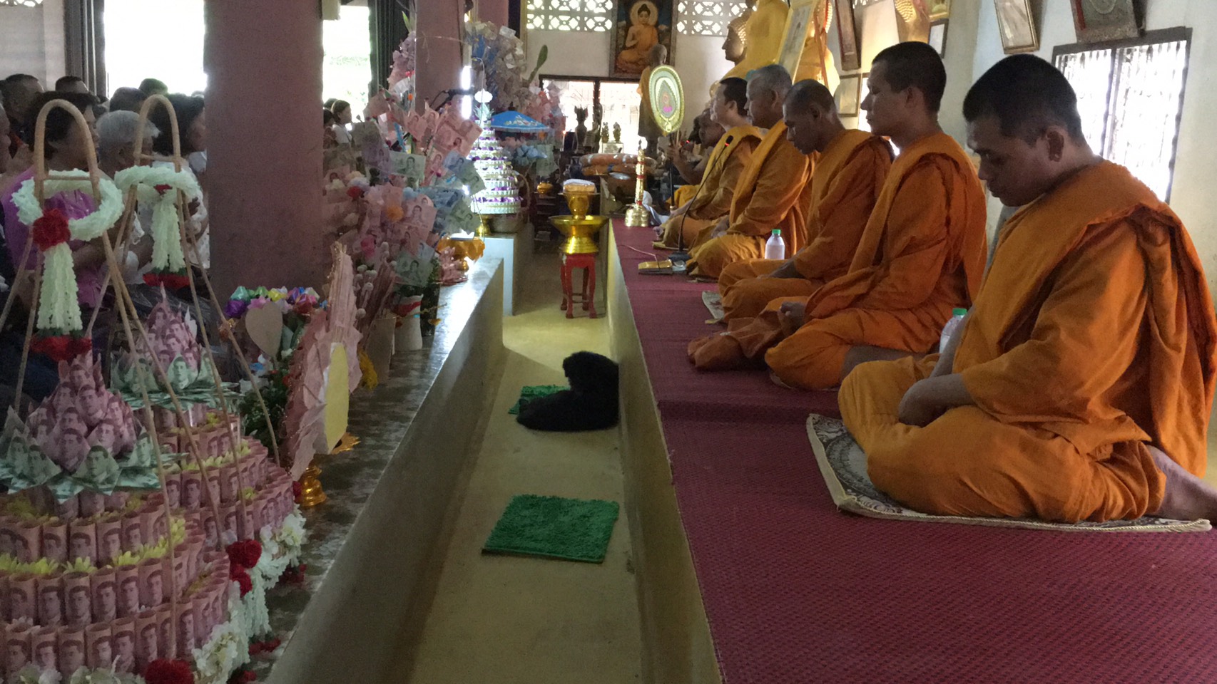 มหาวิทยาลัยนราธิวาสราชนครินทร์เป็นเจ้าภาพทอดกฐินสามัคคี สืบสานประเพณีออกพรรษา