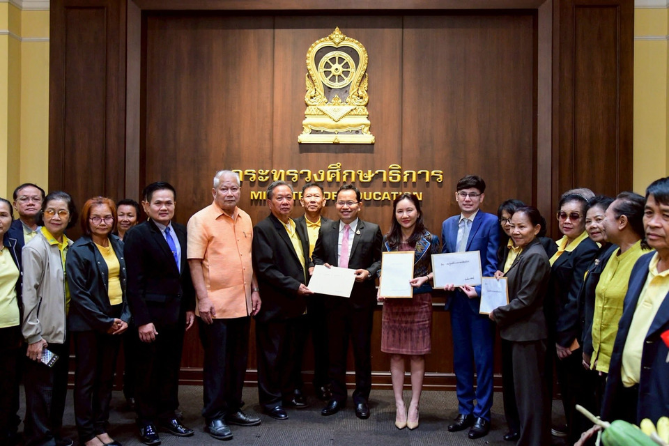 "สหกรณ์กลางครู" ศูนย์จัดการหนี้ดอกเบี้ยต่ำ: ศธ. รับลูกครูบำนาญ 1,665 รายชื่อ เร่งฟื้นฟูคุณภาพชีวิตครูทั่วประเทศ