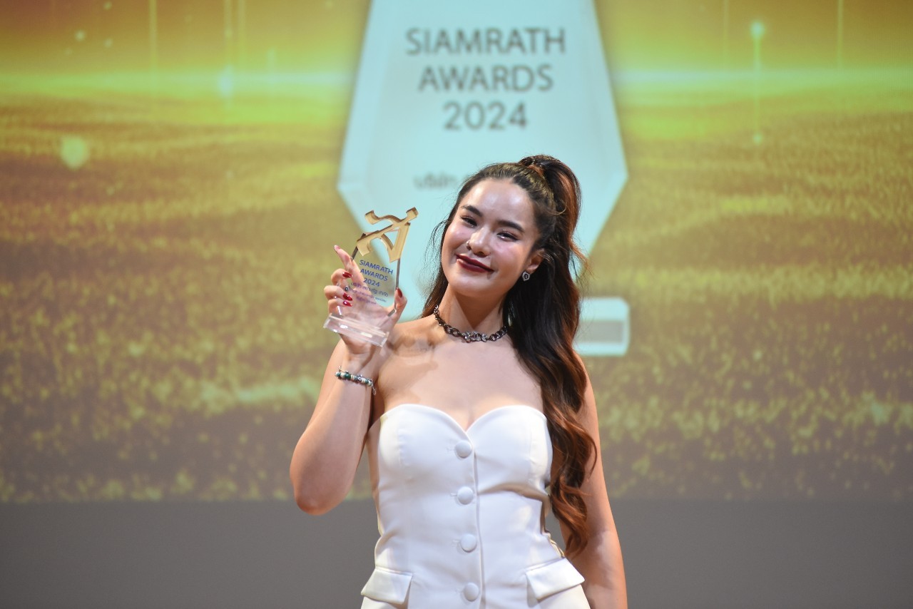 สุดปัง!"มีนตรา อินทิรา"คว้ารางวัลนักร้องหญิงยอดนิยม “Siamrath Awards 2024” 