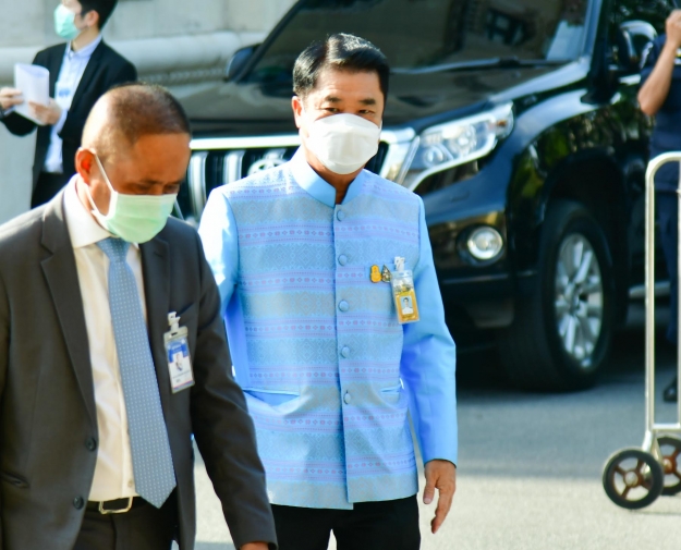 "สุริยะ" ย้อน สื่อ หลังถามถึงท่าทีทางการเมือง "สามมิตร" บอก ถามหลายครั้งไม่เบื่อหรือ 