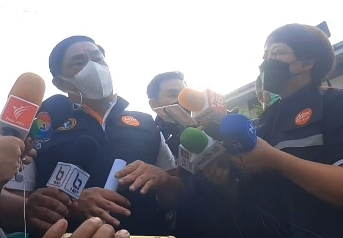 ผู้ว่าฯกทม.-ผกก.บางพลัด ตรวจสถานการณ์น้ำทะเลหนุนสูง  ซอยเจ้าพระยาสยาม ใกล้เชิงสะพานซังฮี้ 