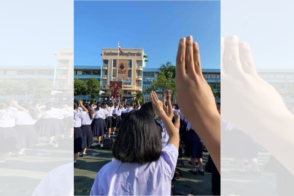 ผอ.รพ.จะนะปลื้ม เปิดภาพนักเรียนรร.หาดใหญ่วิทยาลัยชูสามนิ้ว