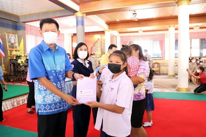 อ่างทอง เปิดโครงการ "หน่วยบำบัดทุกข์ บำรุงสุข สร้างรอยยิ้ม" ให้ประชาชนพื้นที่อำเภอสามโก้