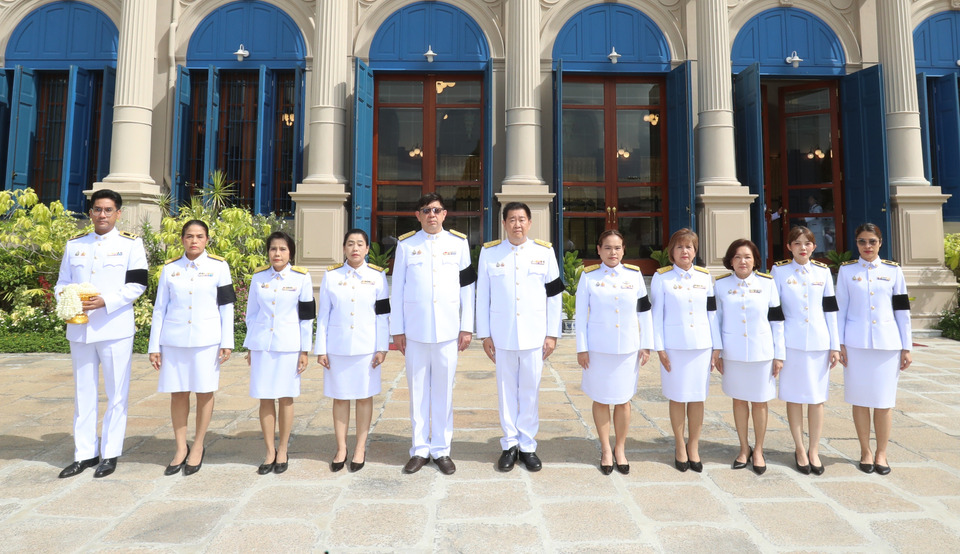 ออมสิน ถวายสักการะเบื้องหน้าพระรูปและลงนามถวายความอาลัย แด่ "เจ้าฟ้าพัชรกิติยาภาฯ"