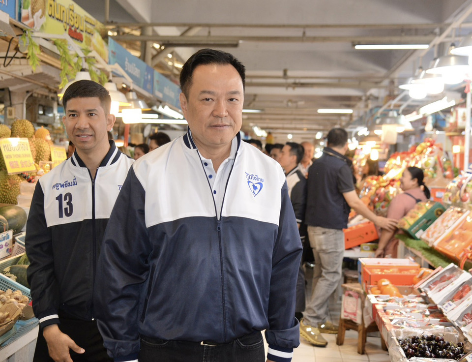 “อนุทิน” นำคณะแคนดิเดตนายกฯ-ทีม รมว. โชว์วิสัยทัศน์กลางตลาดอตก. ลั่นพร้อมทำงานต่อ 