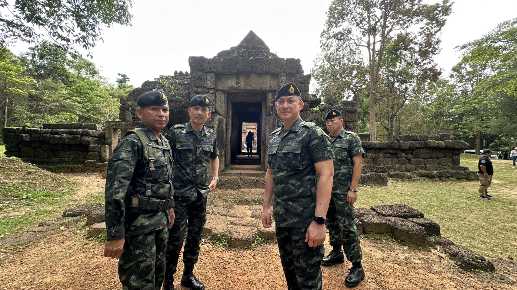 “โฆษกทบ.” แจงปมรั้วปราสาทตาเมือนธม แค่ประตูคัดกรองกัมพูชา โยนฝ่ายนโยบาย ตัดสินใจสร้างใหม่