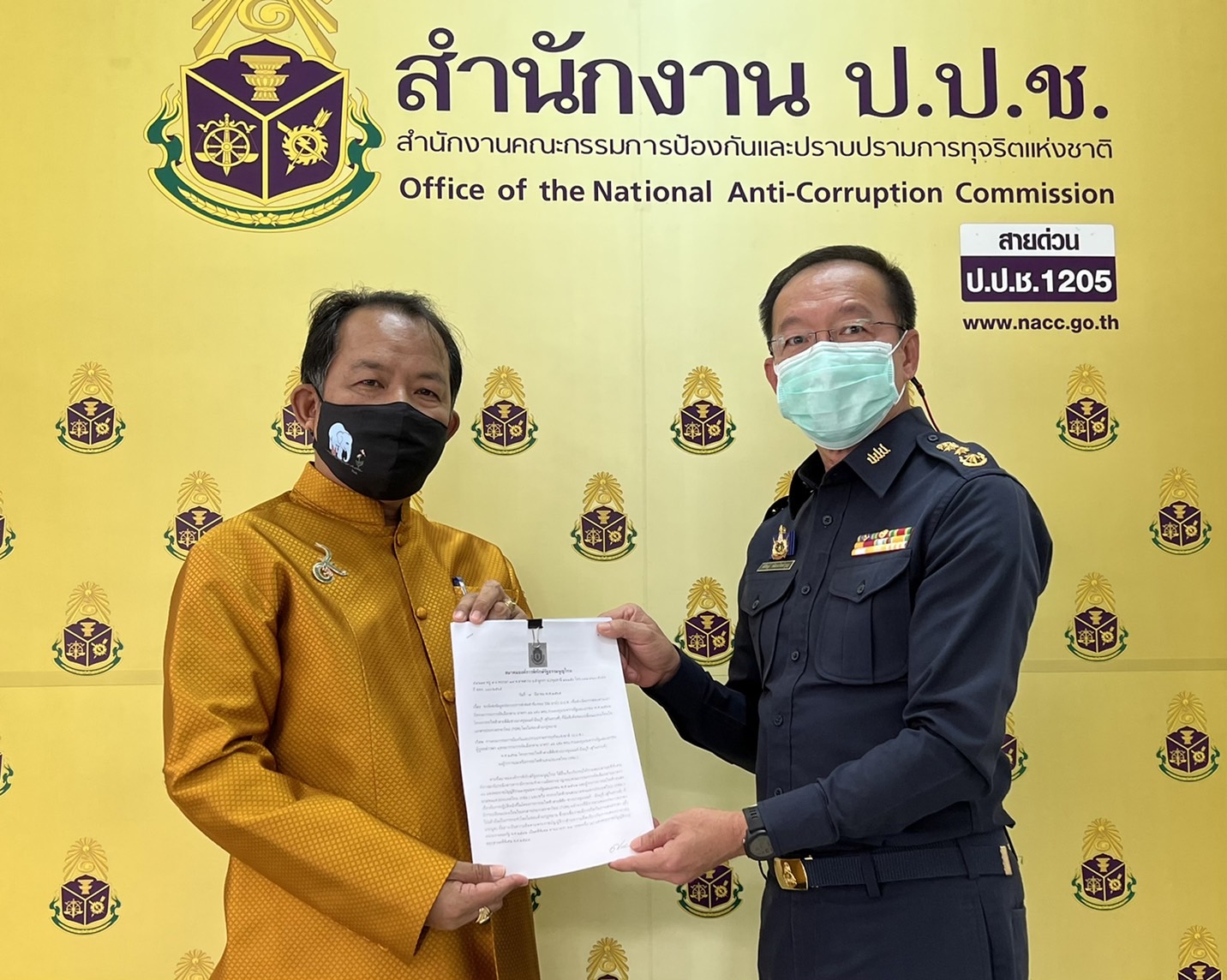 "ศรีสุวรรณ"บุก ป.ป.ช.นำคำพิพากษาศาลปกครองกลางไปประกอบชี้มูลความผิดผู้ว่าฯรฟม.