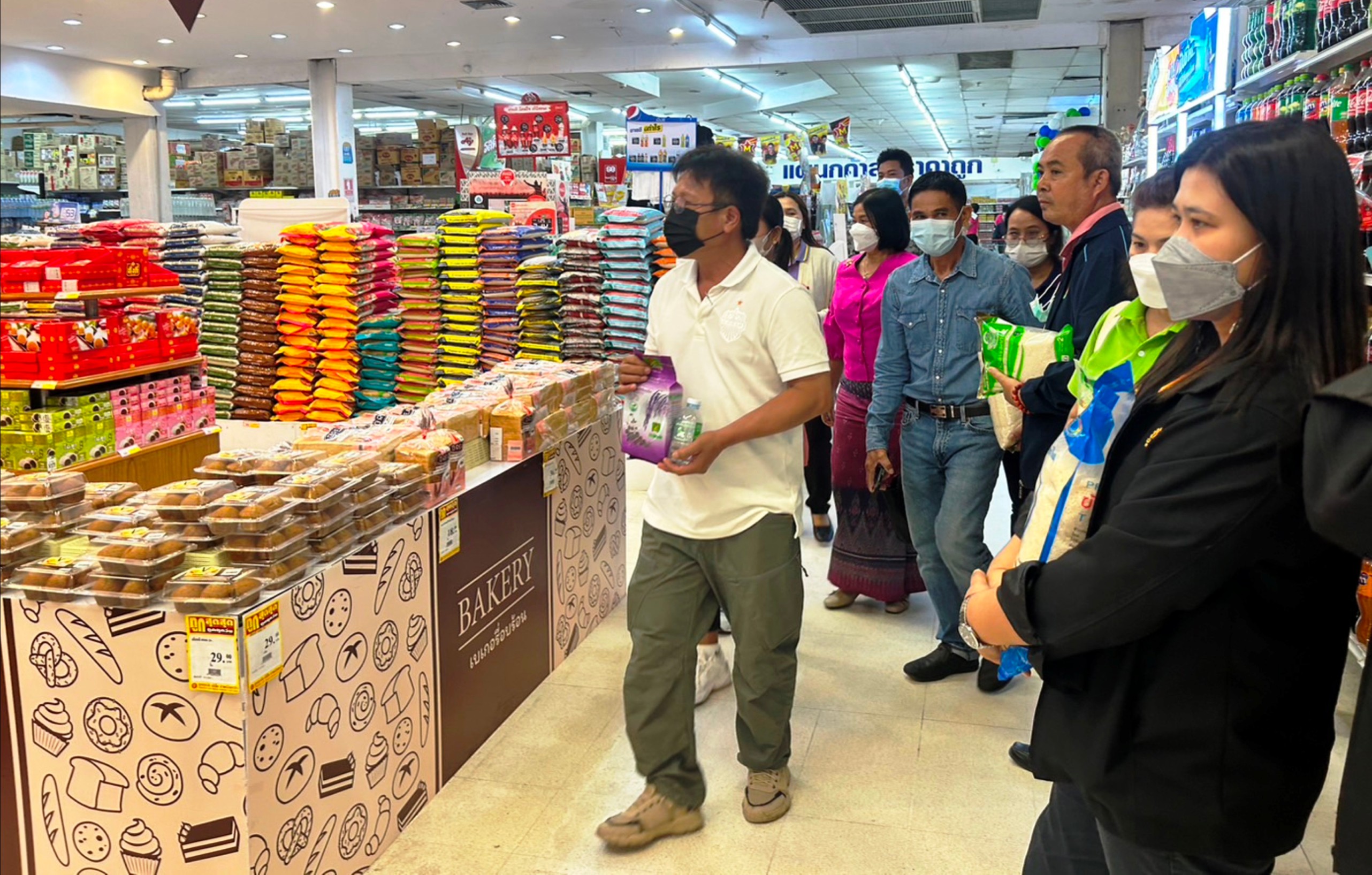 สหกรณ์บุรีรัมย์ เจรจา ผลักดันสินค้าเกษตร ของสหกรณ์-กลุ่มเกษตรกร 8 แห่ง ส่งขายในห้าง หวังขยายตลาด ช่วยเหลือสมาชิก