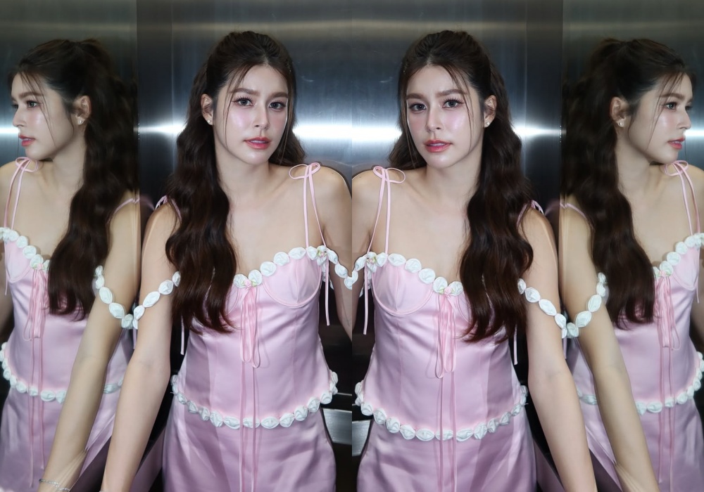 ปล่อยของในลิฟต์! “ยิหวา ปรียากานต์”เสิร์ฟลุคสายหวานแต่แอบแซ่บ ผ่านเดรสชมพูสายเดี่ยวแนบเนื้อ 