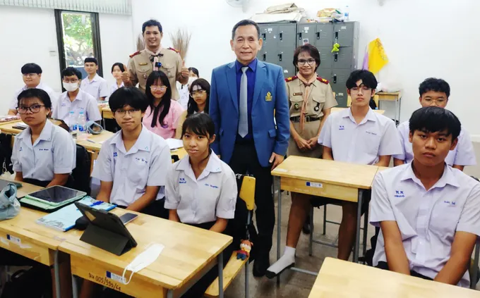 ครู-นักเรียนพิจิตร เผยปรับแผนเรียนออนไลน์ช่วงหยุดยาว 6 วัน เพื่อติวเข้ม นร.ม.6 