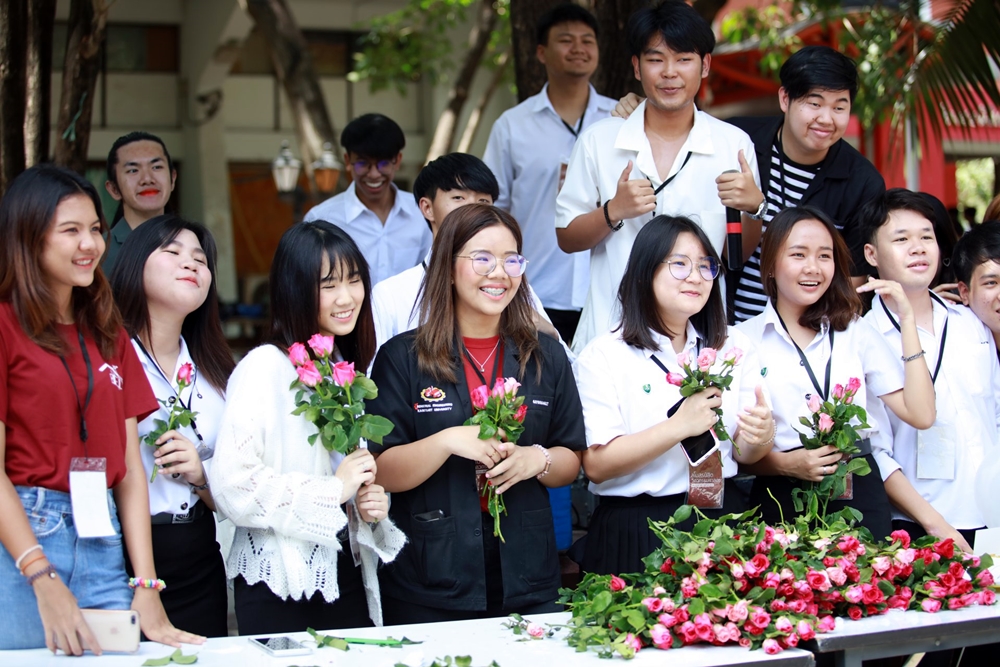 เปิดแยกแจกกุหลาบ!! ตำนานส่งมอบความรักของนิสิตวิศวะ มก. ภายใต้ชื่องาน "Rose Festival-Contest 2023"