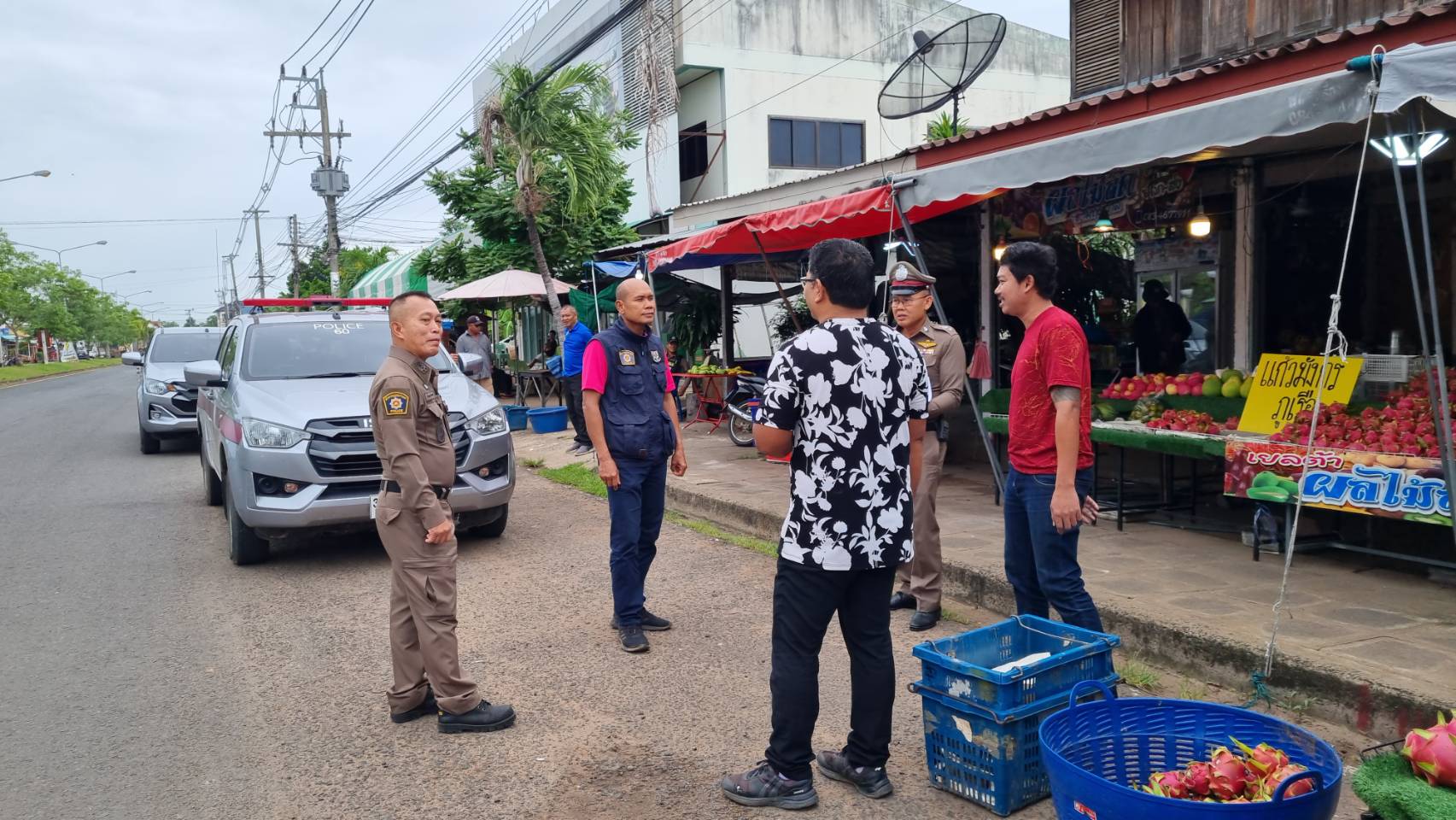 บุรีรัมย์ แก๊งโจ๋คึกคะนอง ตระเวนขี่จยย.ปาระเบิดป่วนกลางถนน หน้า ธกส.และร้านขายผลไม้