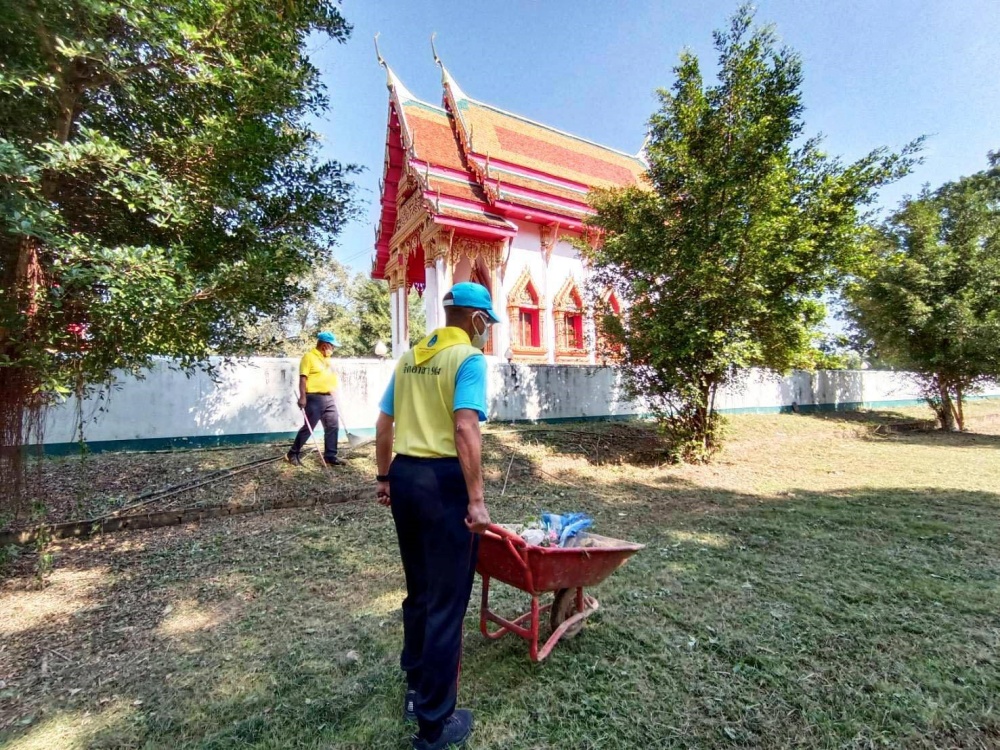 พ่อเมืองประจวบฯ นำจิตอาสาพัฒนาโรงเรียน-วัดอานันท์