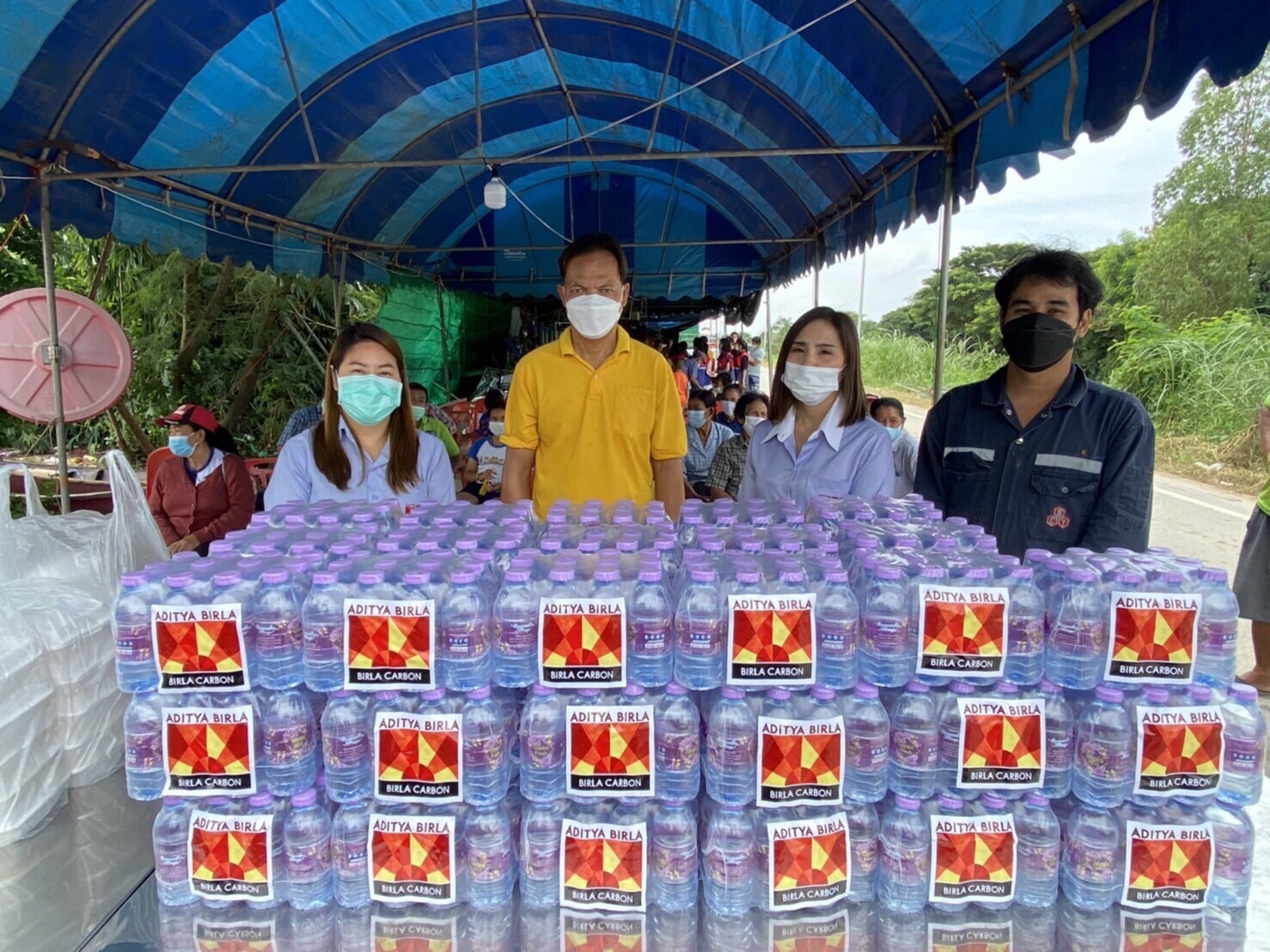 บริษัทไทยคาร์บอนแบล็ค  มอบน้ำดื่มตำบลโผงเผง ช่วยเหลือผู้ประสบภัยน้ำท่วมขัง 