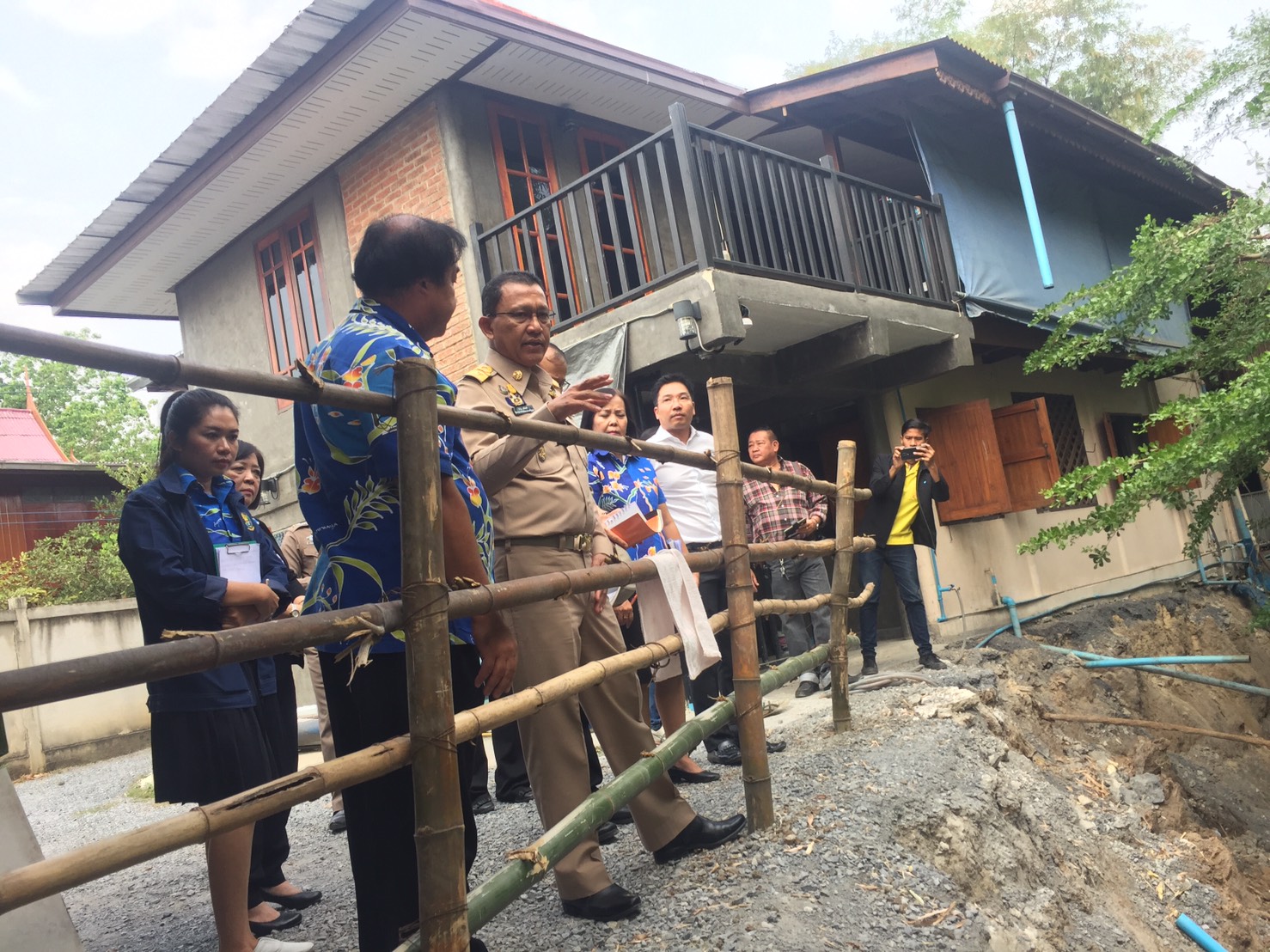 พ่อเมืองกรุงเก่าลงพื้นที่ อ.ท่าเรือให้กำลังใจชาวบ้านประสบปัญหาชายตลิ่งริมแม่น้ำป่าสักพัง   