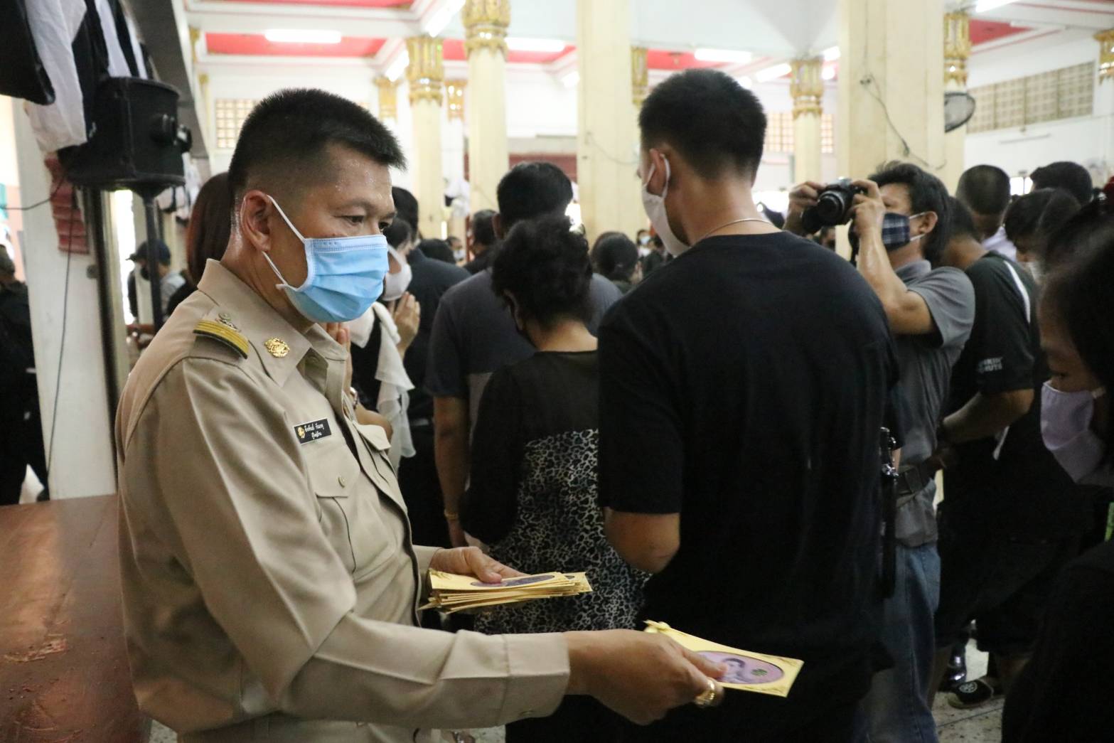 ฮือฮา!งานศพแจกเงิน500บาทเป็นของชำร่วย