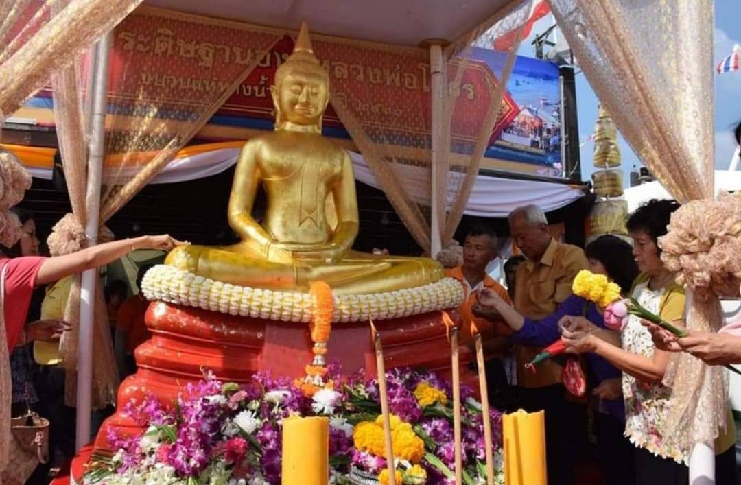 วันแรก! แห่'หลวงพ่อโสธร'ทางน้ำให้ชาวแปดริ้วได้กราบสักการะ 