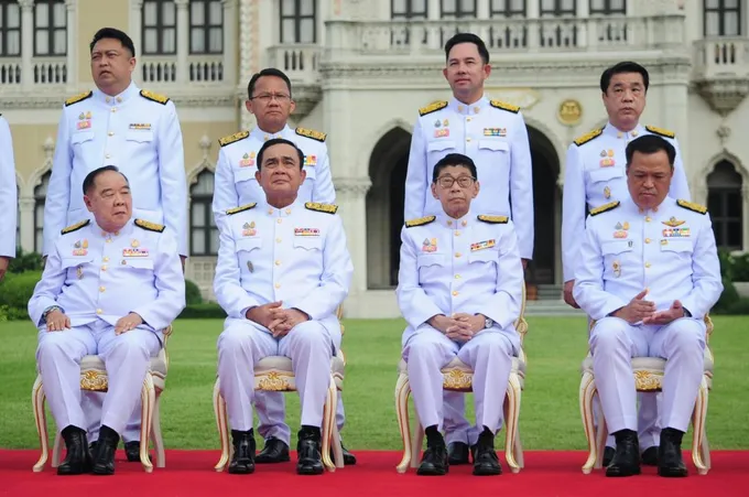 ครม.จัดลำดับใหม่ “อนุทิน” เบียด “จุรินทร์” ขึ้นสร.3  แบ่งงานรองนายกฯ “บิ๊กป้อม” คุมที่เดิม “วิษณุ” เพิ่มอุตสาหกรรม “ดอน” ดูอว. 