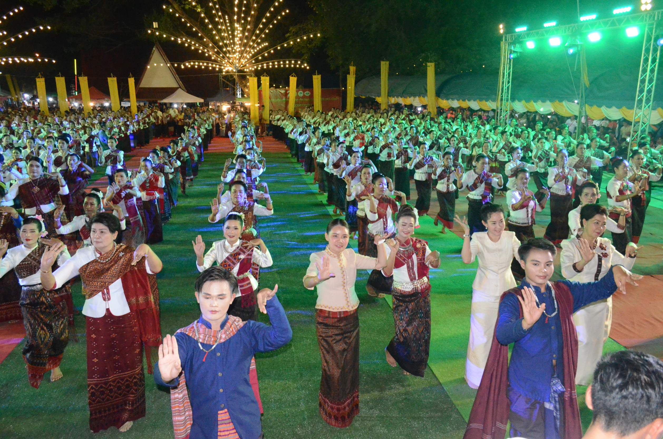 กาฬสินธุ์อลังการรำบวงสรวงพระพุทธไสยาสน์ภูปอสิ่งศักดิ์สิทธิ์คู่เมืองกาฬสินธุ์