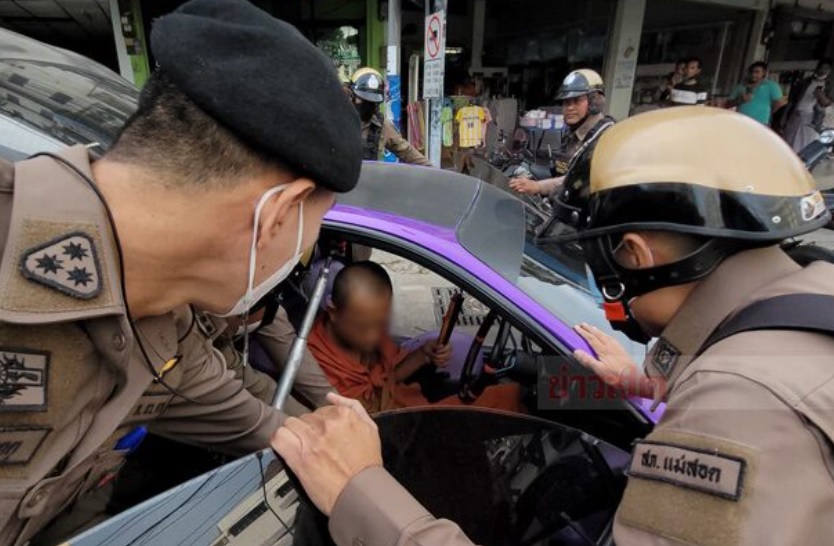 หลวงพี่คลั่งซิ่งฝ่าเมืองตำรวจไล่ล่าอยู่นานกว่าจะจนมุม