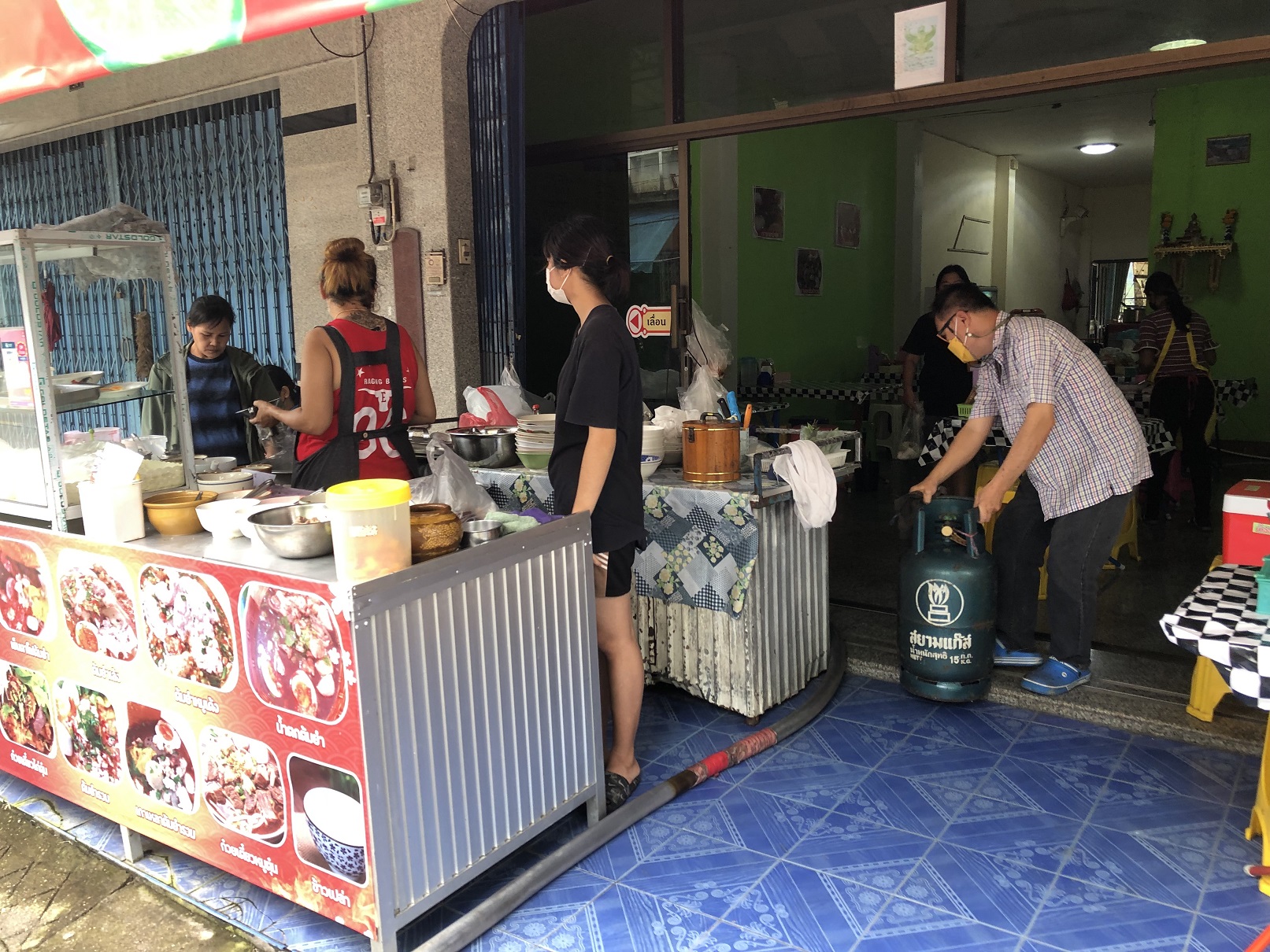 ในรอบปีปรับ 6 ครั้ง 'ก๊าซหุงต้ม'ขึ้นราคาไม่หยุดแม่ค้าก๋วยเตี๋ยวโอดแบกภาระต้นทุน