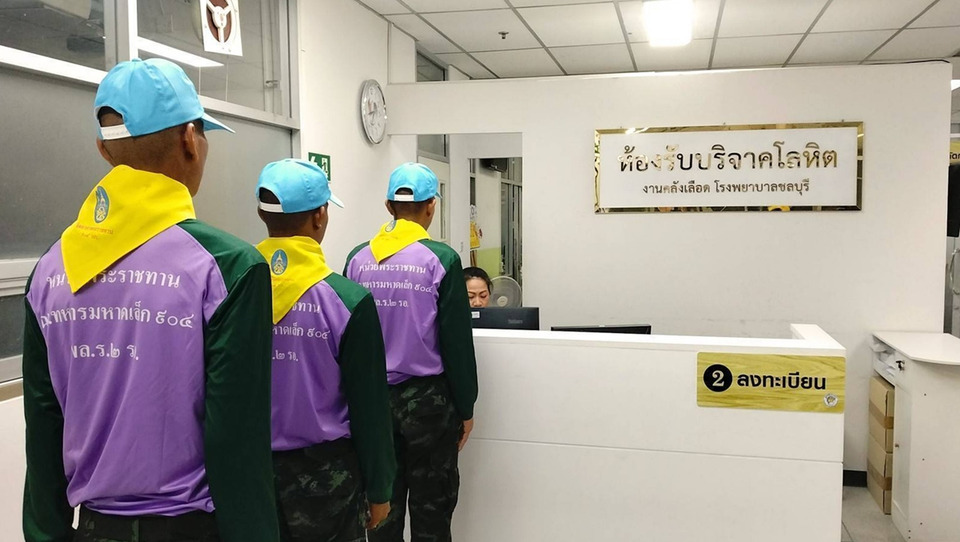 จิตอาสาทหาร ร่วมบริจาคโลหิตช่วย “สมิทธิ์ บัณฑิตย์” อดีตนักร้องดังยุค 90 ป่วยหนัก