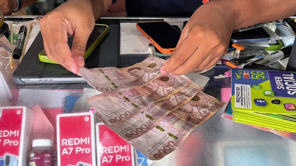 แสบหนัก! แก๊งแบงก์พันปลอมบุกซื้อบริการร้านมือถือสะพลี เจ้าของจับพิรุธทัน