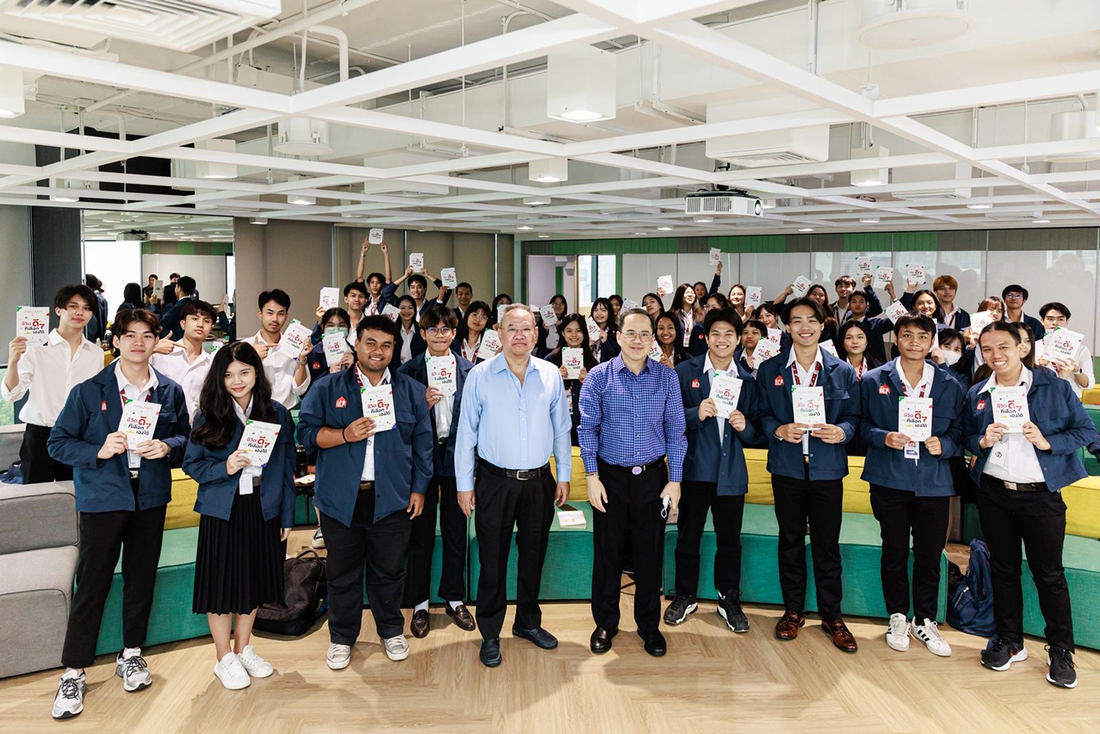 “ตั้ง วง เล่า” จากประสบการณ์สู่ชีวิตจริง  เรื่องเล่าจาก CEO-MD ส่งพลังบวกแก่นิสิตนักศึกษาในโครงการ AP OPEN HOUSE 2024