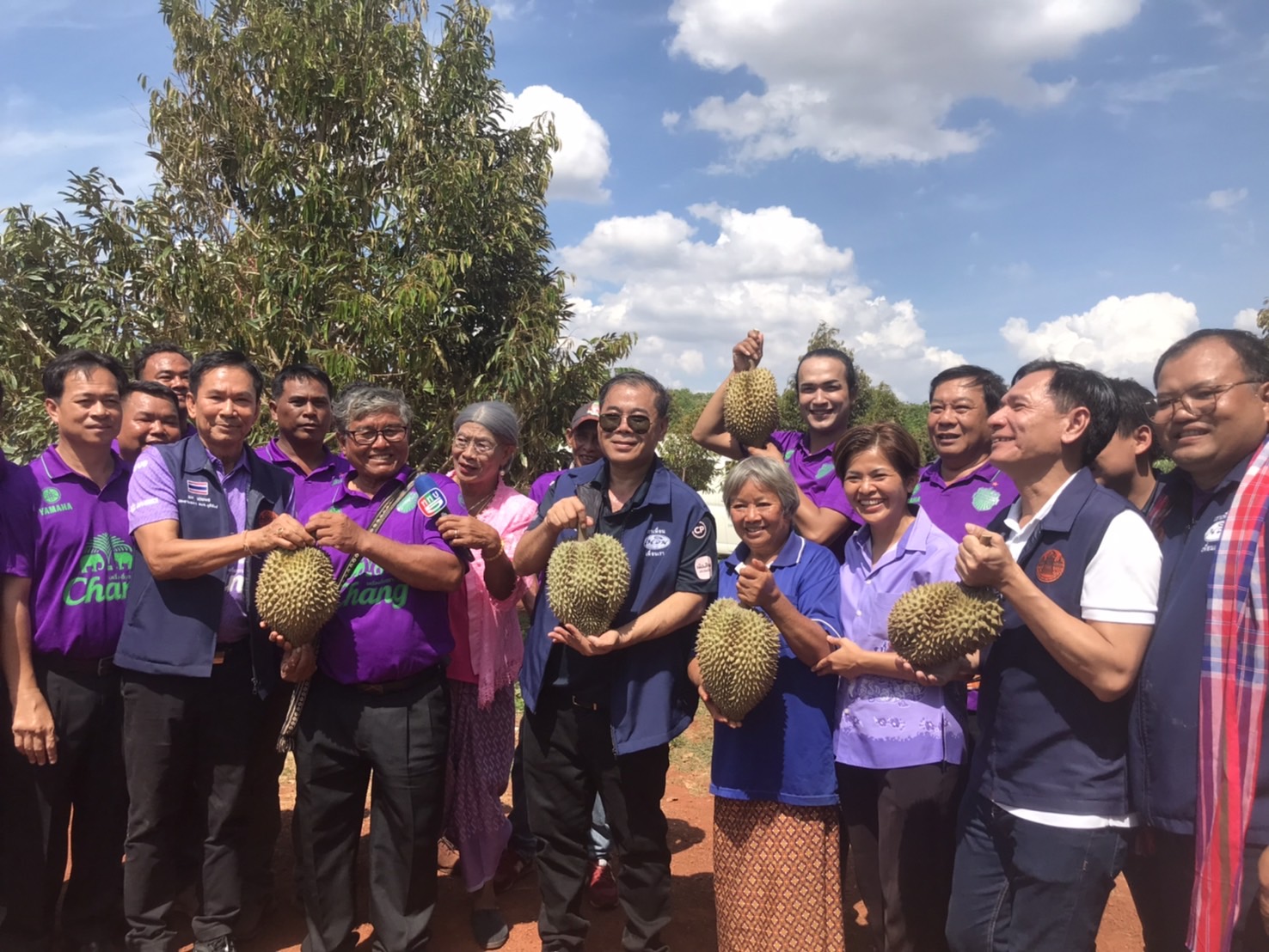 บุรีรัมย์จัดงานทุเรียนน้ำแร่ยิ่งใหญ่เผยเป็นเมืองจันทร์สองมีผลไม้ทุกชนิด