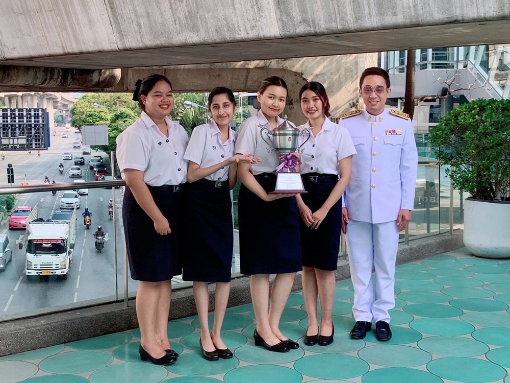 นิสิตฯนวัตกรรมท่องเที่ยว มก. เข้ารับพระราชทานรางวัลชนะเลิศ ประกวดออกแบบ "งานกาชาดออนไลน์ในจินตนาการ" ผ่านโปรแกรม Minecraft