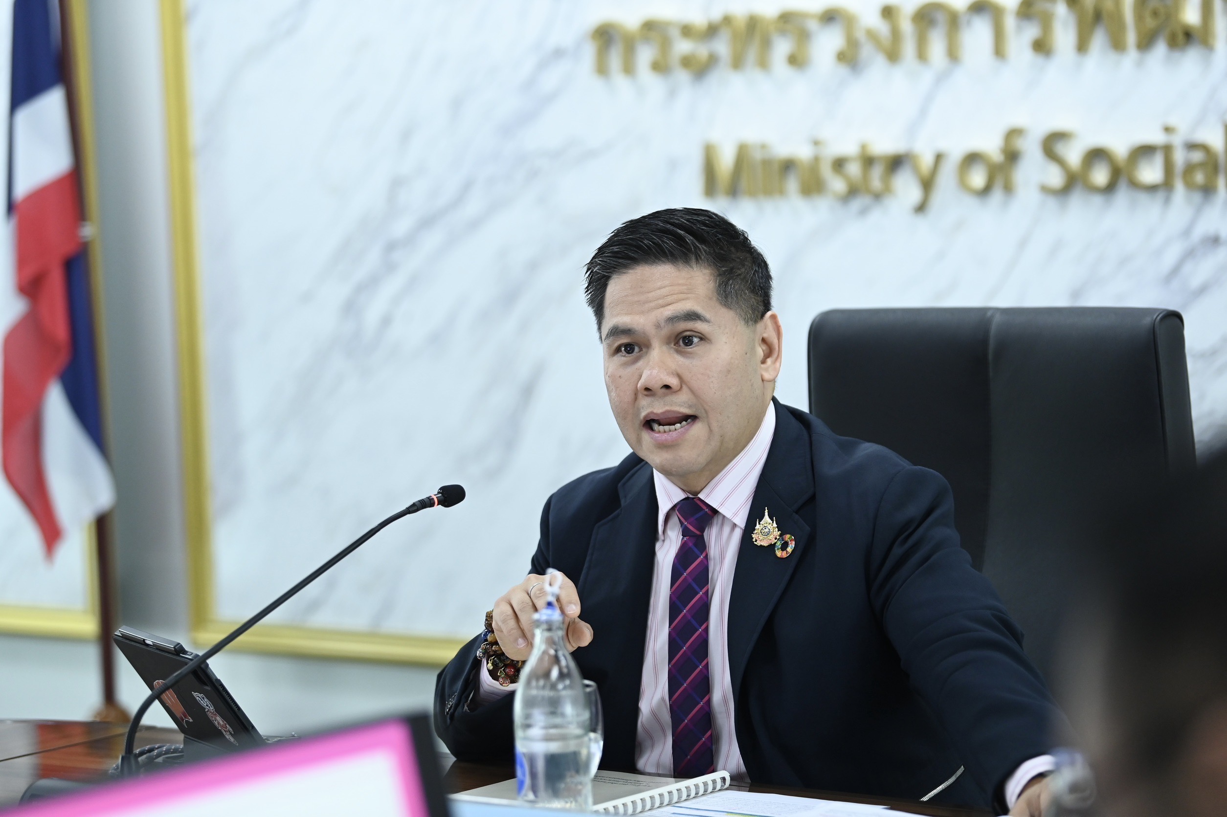 “วราวุธ” หนุน กพช. ผลักดัน การจ้างงานคนพิการในหน่วยงานรัฐ ชื่นชมนวัตกรรมเทคโนโลยีให้คนหูหนวกเข้าถึงข้อมูลข่าวสาร-ทดลองใช้ในห้องประชุมครั้งแรกของประเทศไทย