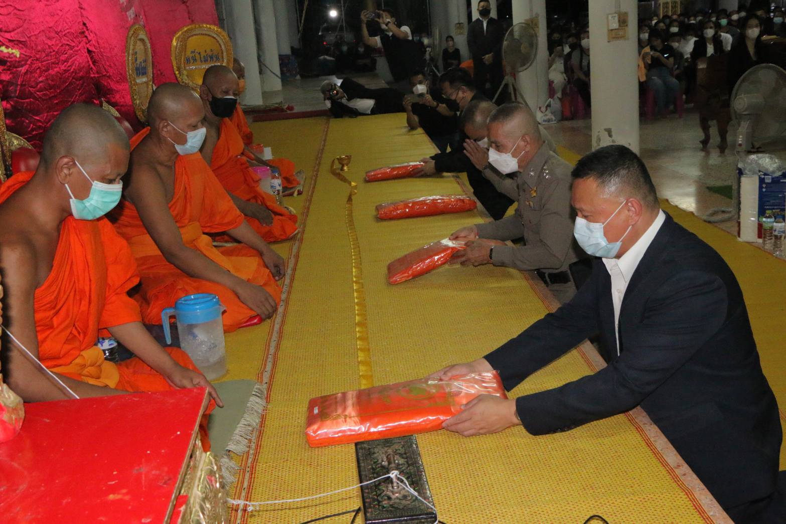 "ดร.หิมาลัย " มอบเงินช่วยเหลือครอบครัวตำรวจ สภ.บรรพตพิสัย เสียชีวิต