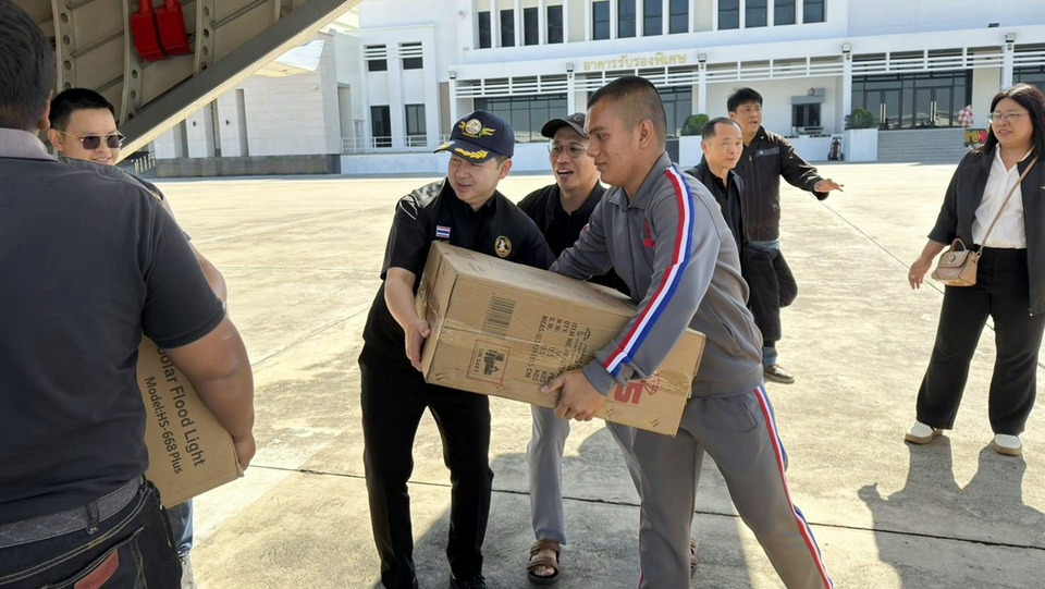 "อธิบดีฯอานนท์" รับลูก "ธรรมนัส" สั่งขนข้าวสาร-ไฟโซล่าเซลล์ขึ้นเครื่องฝนหลวง คืนแสงสว่างชาวหาดใหญ่