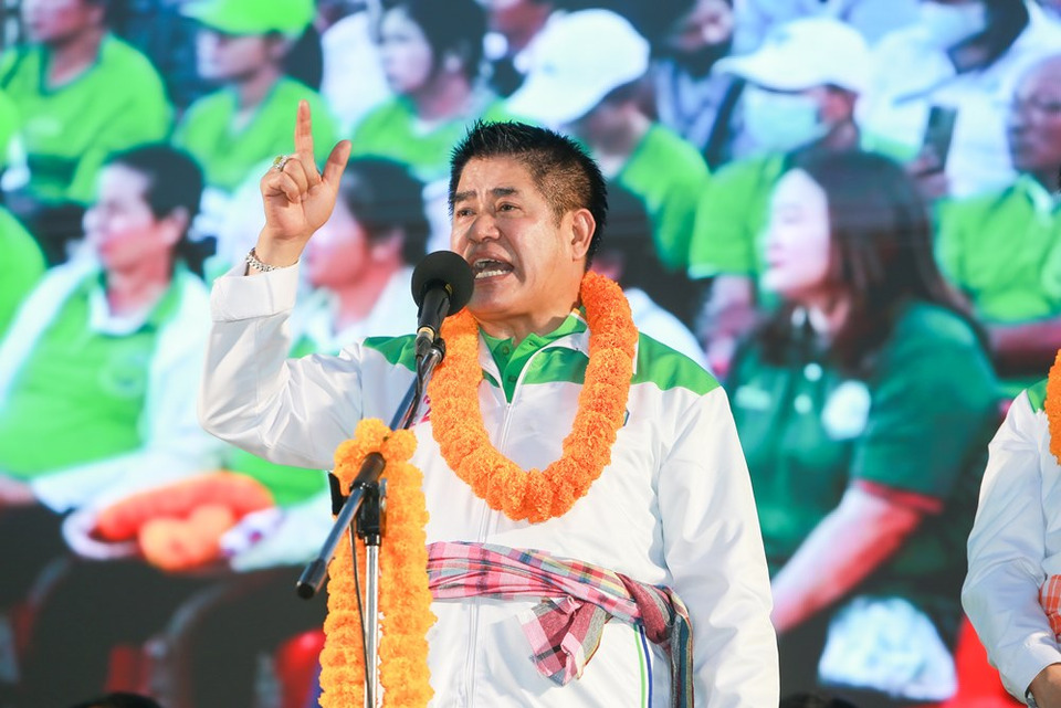 “ร.อ.ธรรมนัส” ลั่นกลางเวทีโคราช! พูดแล้วต้องทำ ซัดทุนกดราคาอ้อย–มัน ชูปฏิรูปที่ดิน แก้หนี้เกษตรกรทั้งระบบ