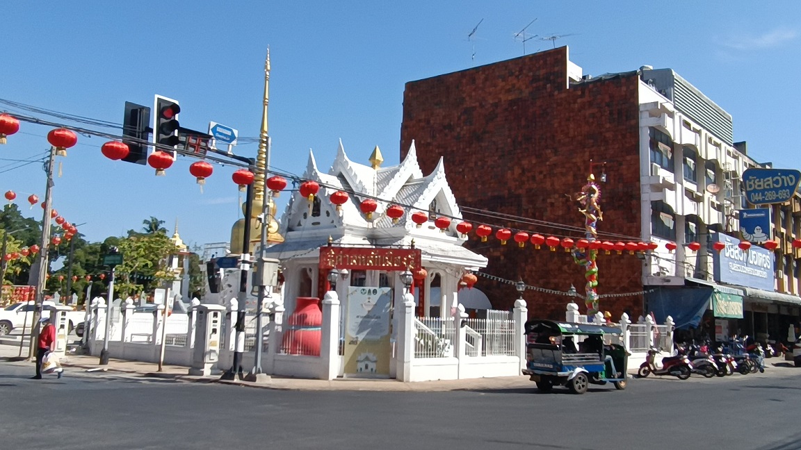  โคราชประดับโคมแดงคึกคักรับเทศกาลตรุษจีน ผู้ค้าโอดวัตถุดิบอาหารตรุษจีนพุ่ง