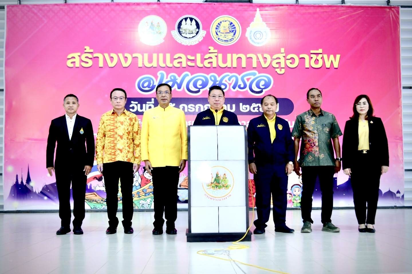 "กรมการจัดหางาน" เปิดจ้างงานคนพื้นที่ส่งเสริมการค้าชายแดนนราธิวาส “สร้างงานและเส้นทางสู่อาชีพ@เมอนารอ”