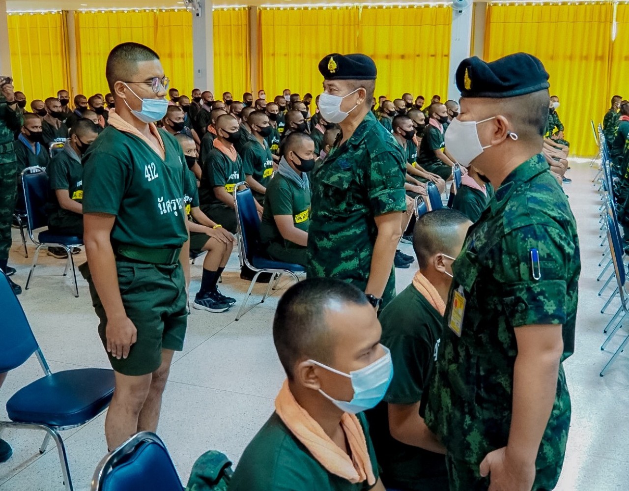 ผู้บัญชาการกองพลทหารราบที่ 15 ตรวจเยี่ยมหน่วยฝึกทหารใหม่ 