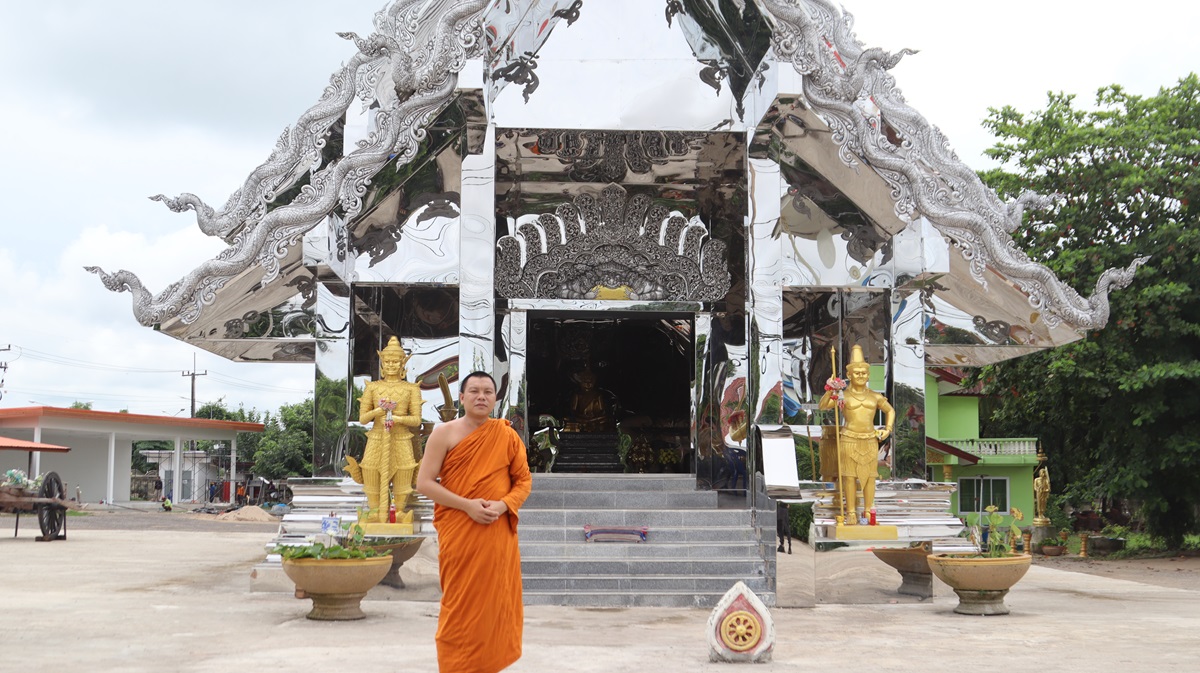 งดงามจับตา"โบสถ์สแตนเลส"วัดพระธาตุน้อยศรีบุญเรืองแห่งแรกอีสานหนุนเที่ยวธรรมะ