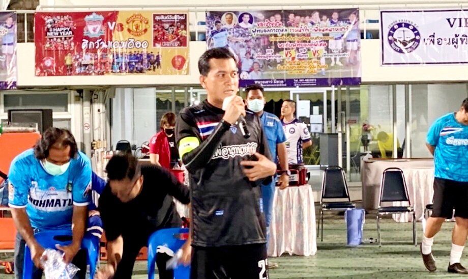 "อดีตรองโฆษกปชป." จัดฟุตบอลการกุศล "รวมน้ำใจเพื่อนทนายเชาว์" ได้ 1 แสน มอบทุนการศึกษาเด็กกำพร้าชุมชนห้วยขวาง 