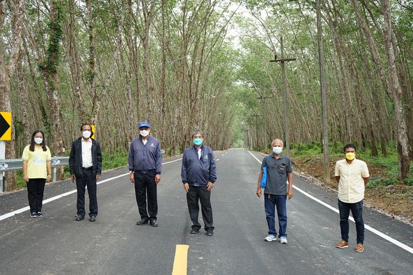 แขวงทางหลวงชนบทตรัง ลงพื้นที่ติดตามงานก่อสร้างถนน