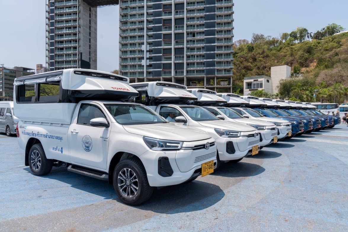 โตโยต้าส่งมอบ Hilux Revo-e กระบะไฟฟ้า ทดลองให้บริการรถสองแถวสาธารณะเมืองพัทยา