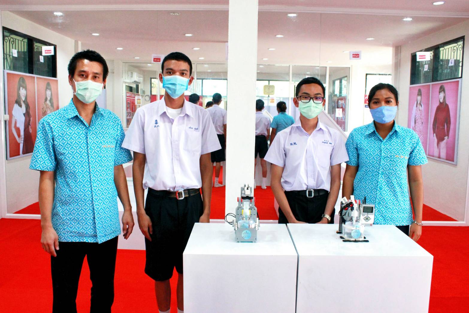 โรงเรียนหัวหินเจ๋ง สร้างหุ่นยนต์ Lego เจลล้างมือสู้โควิด-19