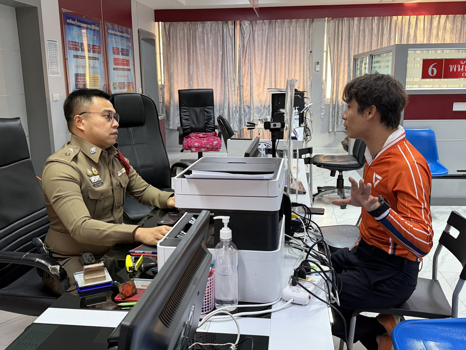 ชลบุรีเดือด! “ธนาธาร” ผู้สมัครพรรคประชาชน เขต10 แจ้งความถูกคุกคาม รถกระบะป่วนเบิ้ลเครื่องกลางดึก 