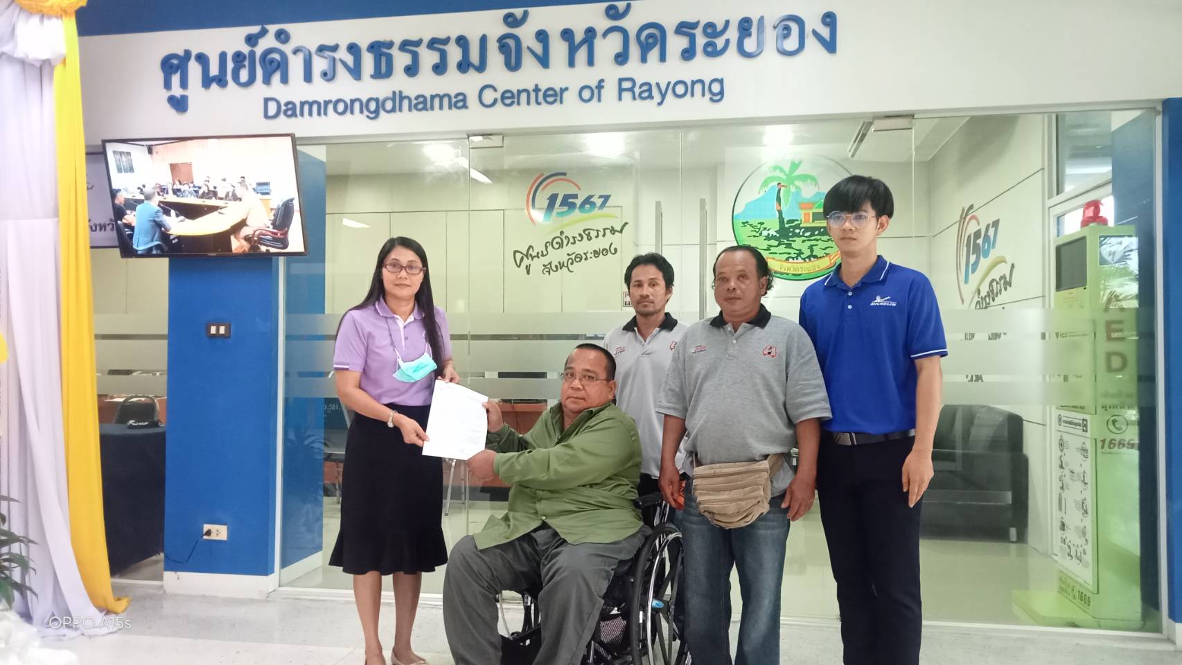 ประธานเครือข่ายเหยื่อเมาแล้วขับระยองยื่นหนังสือร้องเรียนศูนย์ดำรงค์ธรรมสร้างกฎเหล็กความปลอดภัยบนท้องถนน